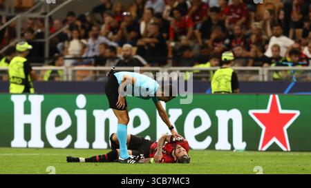 19 settembre 2023, Milano, Lombardia, Italia: THEO HERNANDEZ #19 dell'AC MILAN durante la partita della fase a gironi della UEFA Champions League tra AC Milan e Newcastle United martedì 19 settembre 2023 allo Stadio San Siro, Italia (Credit Image: © Mickael Chavet/ZUMA Press Wire) Foto Stock