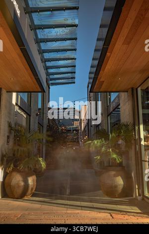 Ho estratto la fotocamera con 2 filtri ND e il treppiede per rallentare le mie fotografie fino a 2-3 minuti di esposizione. Foto Stock