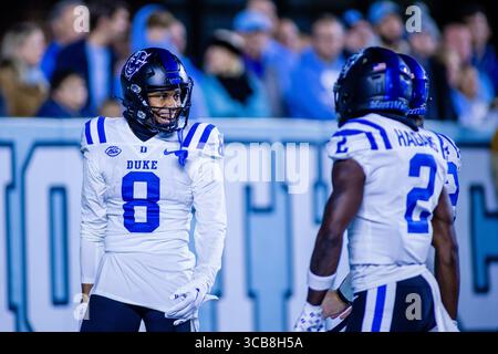 11 novembre 2023: Il wide receiver dei Duke Blue Devils Jordan Moore (8) festeggia dopo un touchdown contro i North Carolina Tar Heels nel secondo quarto della partita di football ACC al Kenan Memorial Stadium di Chapel Hill, North Carolina. (Scott Kinser/CSM) (immagine di credito: © Scott Kinser/CSM via ZUMA Press Wire) Foto Stock