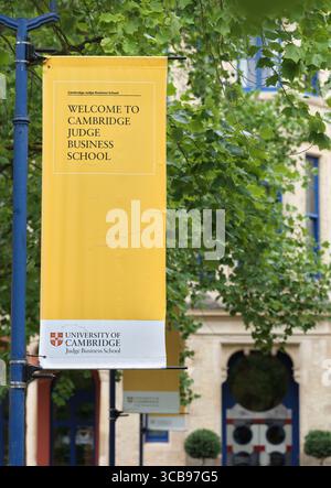 Cambridge Judge Business School & Simon Sainsbury Centrel, sede di Old Addenbrooke, Università di Cambridge, Inghilterra. Foto Stock