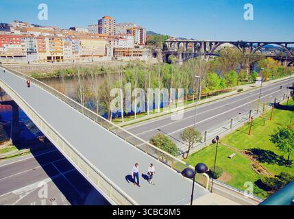 Puente Nuevo sul fiume Miño. Orense, Galizia, Spagna. Foto Stock