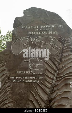 Monumento all'estremità meridionale dell'Asia continentale a Tanjung Piai, Johore National Parks, Malesia Foto Stock