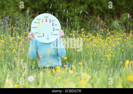 Lingue europee, ciao a parole in diverse lingue parlate in Europa, concetto di poliglotta e poliglotta per il lavoro e i viaggi Foto Stock