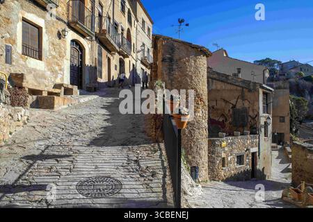 6 febbraio 2022, Barcellona, Spagna: Centro storico di Mura nella regione di Bages, provincia di Barcellona, Catalogna, Spagna. Sant LlorenÃ§ del Munt i l'Obac Parco naturale Bages Barcellona provincia Catalogna Spagna (credito immagine: © Sergi Reboredo/ZUMA Press Wire) Foto Stock