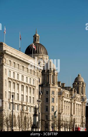 Il Port of Liverpool Building, parte delle tre Grazie sul lungomare storico di Liverpool, Merseyside, Inghilterra, Regno Unito. Foto Stock