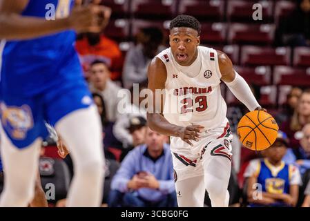 2 novembre 2022: L'attaccante dei South Carolina Gamecocks Gregory Jackson II (23) porta la palla in campo contro i Mars Hill Lions nel match di basket NCAA alla Colonial Life Arena di Columbia, SC. (Scott Kinser/Cal Sport Media) (immagine di credito: © Scott Kinser/CSM tramite ZUMA Press Wire) Foto Stock