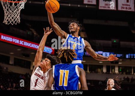2 novembre 2022: L'attaccante dei Mars Hill Lions Rajuan Conner (4) blocca un tiro durante il primo tempo contro i South Carolina Gamecocks nel match di pallacanestro NCAA alla Colonial Life Arena di Columbia, SC. (Scott Kinser/Cal Sport Media) (immagine di credito: © Scott Kinser/CSM tramite ZUMA Press Wire) Foto Stock
