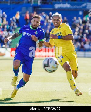 5 novembre 2022, Getafe, Spagna: Portu di Getafe CF e Ivan Alejo di Cadice CF durante la partita di Liga tra Getafe CF e Cadice CF al Coliseum Alfonso PÃ©rez di Getafe, Spagna. (Immagine di credito: © Pablo Garcia/DAX tramite ZUMA Press Wire) Foto Stock