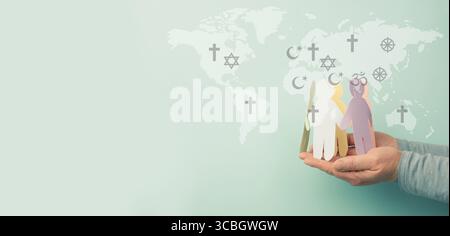 Giornata mondiale della religione, persone con simboli di diverse credenze religiose, cristianesimo, Islam, induismo, buddismo, fede ebraica, celebrazione mondiale Foto Stock