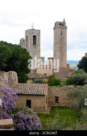 Vista panoramica di San Gimignano, Toscana, Italia, il 2023 maggio Foto Stock