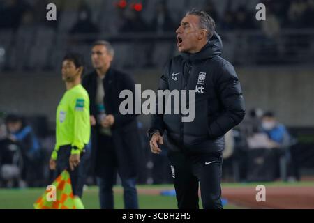 11 novembre 2022, HWASUNG, GYEONGGI, COREA DEL SUD: 11 novembre 2022-Hwaseong, Corea del Sud-Paulo Bento della Corea del Sud Head Coach azione durante l'amichevole internazionale presentata da Hana Bank Corea del Sud V islanda all'Hwaseong Sports Complex di Hwaseong, Corea del Sud. (Immagine di credito: © Ryu Seung-il/ZUMA Press Wire) Foto Stock