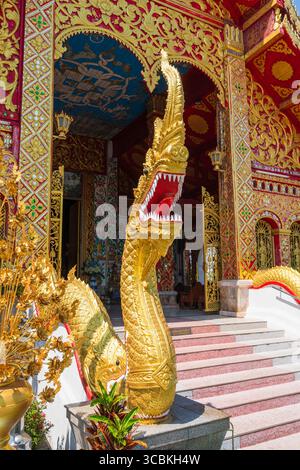 Il Wat Jed Yod è un tempio particolarmente rilassante e tranquillo grazie non solo al suo design sereno e ai suoi dintorni, ma anche a causa della mancanza di extensiv Foto Stock