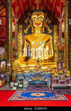 Il Wat Jed Yod è un tempio particolarmente rilassante e tranquillo grazie non solo al suo design sereno e ai suoi dintorni, ma anche a causa della mancanza di extensiv Foto Stock