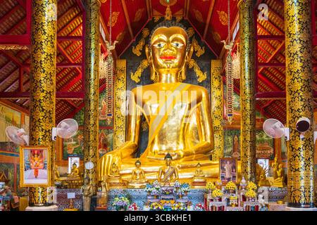 Il Wat Jed Yod è un tempio particolarmente rilassante e tranquillo grazie non solo al suo design sereno e ai suoi dintorni, ma anche a causa della mancanza di extensiv Foto Stock