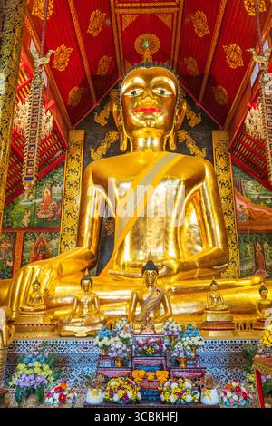 Il Wat Jed Yod è un tempio particolarmente rilassante e tranquillo grazie non solo al suo design sereno e ai suoi dintorni, ma anche a causa della mancanza di extensiv Foto Stock