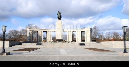 Berlino, Germania, 23 febbraio 2022, Memoriale sovietico sulla strada del 17 giugno Foto Stock