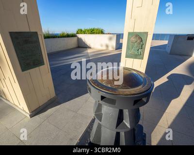 Captain Cook Memorial and Lighthouse il monumento e faro costruito nel 1970 commemora il 200° anniversario dell'esplorazione del capitano James Cook Foto Stock