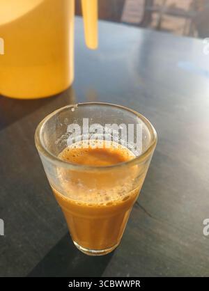 Bicchieri di chai mattutino (tè) Foto Stock