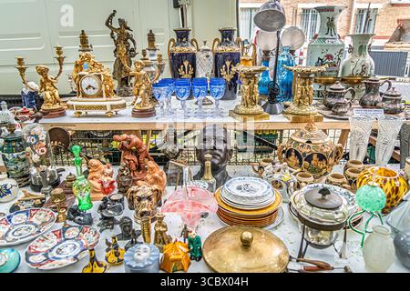 Marché aux puces de la porte de Vanves / mercato delle pulci di Parigi Foto Stock