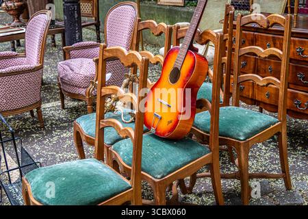 Marché aux puces de la porte de Vanves / mercato delle pulci di Parigi Foto Stock