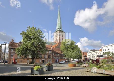 Chiesa romanica di St Jakobi costruita nel 1334, Brick Romanesque, Brick Church, Jakobikirche, Koberg, città vecchia, Lubecca, Schleswig-Holstein, Germania Foto Stock