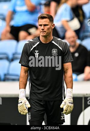 9 agosto 2025; Coventry Building Society Arena, Coventry, Inghilterra; EFL Championship, Coventry City contro Hull City; Goalie Ben Wilson di Coventry City Foto Stock