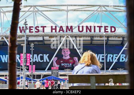 Londra, Regno Unito. 09 agosto 2025. Londra, Eangland, 09 agosto 2025: Vista fuori dal London Stadiume prima dell'amichevole tra il West Ham United e il LOSC Lille al London Stadium, Londra, Inghilterra. (Yaroslav Dunka/SPP) credito: SPP Sport Press Photo. /Alamy Live News Foto Stock