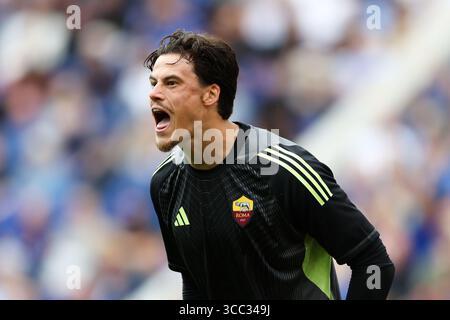 Liverpool, Regno Unito. 9 agosto 2025. Mile Svilar dell'AS Roma reagisce durante la partita amichevole tra Everton e AS Roma Pre Season all'Hill Dickinson Stadium di Liverpool. Il credito per immagini dovrebbe essere: Jessica Hornby/Sportimage Credit: Sportimage Ltd/Alamy Live News Foto Stock