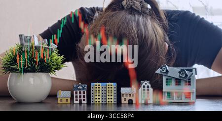 Investitore in difficoltà che si trova ad affrontare il crollo del mercato immobiliare Foto Stock