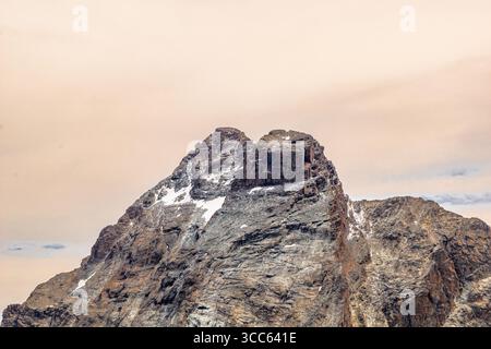 Monviso con il dado di Vallanta, le montagne iconiche delle Alpi Cozie viste dalla Valle Varaita Foto Stock