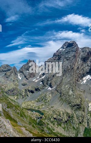 Monviso con il dado di Vallanta, le montagne iconiche delle Alpi Cozie viste dalla Valle Varaita Foto Stock