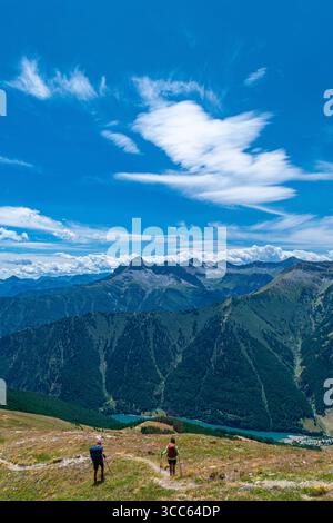 Monviso con il dado di Vallanta, le montagne iconiche delle Alpi Cozie viste dalla Valle Varaita Foto Stock