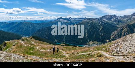 Monviso con il dado di Vallanta, le montagne iconiche delle Alpi Cozie viste dalla Valle Varaita Foto Stock