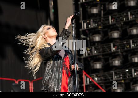 20 luglio 2025: Taylor Momsen si esibisce con i Pretty Reckless all'autodromo Enzo e Dino Ferrari di Imola, Italia Foto Stock