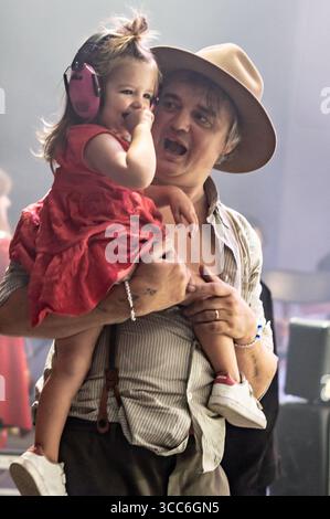 Londra, Regno Unito. 9 agosto 2025. Peter Doherty non vede l'ora di tornare dalla figlia Billie May alla fine dello spettacolo Gunnersbury dei Libertines. Cristina Massei/Alamy Live News. Foto Stock