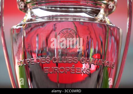 Primo piano del trofeo UEFA Champions League in mostra prima della partita fa Community Shield allo stadio di Wembley, Londra. Data foto: Domenica 10 agosto 2025. Foto Stock