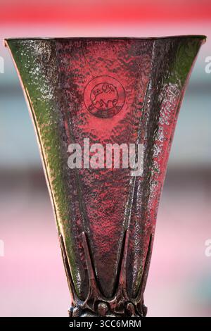 Primo piano del trofeo UEFA Europa League in mostra prima della partita fa Community Shield allo stadio di Wembley, Londra. Data foto: Domenica 10 agosto 2025. Foto Stock