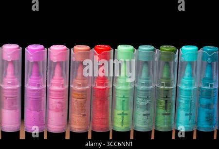 i pennarelli ad acquerello colorati si avvicinano Foto Stock