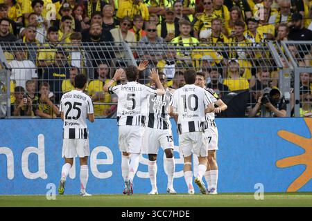 DORTMUND - (l-r) Joao Mario della Juventus FC, Manuel Locatelli della Juventus FC, Pierre Kalulu della Juventus FC, Kenan Yildiz della Juventus FC, Andrea Cambiaso della Juventus FC celebrano il gol 0-1 durante un'amichevole tra Borussia Dortmund e Juventus allo stadio Signal Iduna Park il 10 agosto 2025, a Dortmund, Germania. ANP | Hollandse Hoogte | BART STOUTJESDIJK Foto Stock