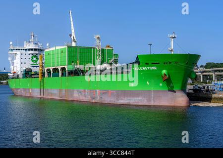 Saint John, NB, canada - 9 agosto 2025: Il motoscafo Yellowstone attraccò nel porto. La Yellowstone è una nave per la posa di un oleodotto. Foto Stock