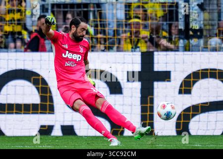 DORTMUND, GERMANIA - 10 AGOSTO: Portiere della Juventus Carlo Pinsoglio durante l'amichevole di pre-stagione tra Borussia Dortmund e Juventus FC al Signal Iduna Park il 10 agosto 2025 a Dortmund, Germania. (Foto di Rene Nijhuis) credito: René Nijhuis/Alamy Live News Foto Stock
