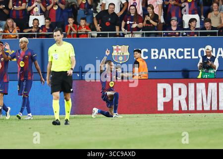 Barcellona, Spagna. 10 agosto 2025. Raphinha (Barcellona) calcio: Raphinha festeggia dopo il suo gol durante la pre-stagione spagnola 'Trofeu Joan Gamper' partita tra FC Barcelona - Como 1907 all'Estadi Johan Cruyff di Barcellona, Spagna. Crediti: Mutsu Kawamori/AFLO/Alamy Live News Foto Stock