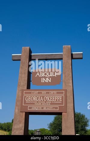 Abiquiuí Inn, Abiquiuí, New Mexico. Abiquiú è apprezzata dai viaggiatori per la sua vicinanza a canyon, fiumi e montagne. Foto Stock
