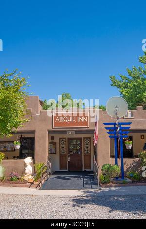 Abiquiuí Inn, Abiquiuí, New Mexico. Abiquiú è apprezzata dai viaggiatori per la sua vicinanza a canyon, fiumi e montagne. Foto Stock