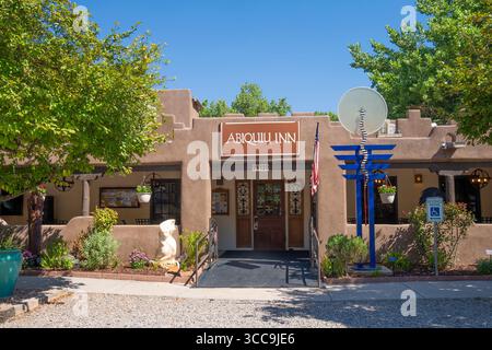 Abiquiuí Inn, Abiquiuí, New Mexico. Abiquiú è apprezzata dai viaggiatori per la sua vicinanza a canyon, fiumi e montagne. Foto Stock