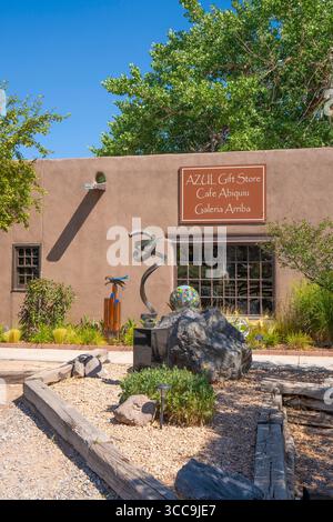 Abiquiuí Inn, Abiquiuí, New Mexico. Abiquiú è apprezzata dai viaggiatori per la sua vicinanza a canyon, fiumi e montagne. Foto Stock