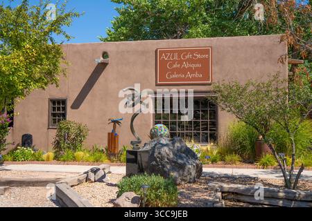 Abiquiuí Inn, Abiquiuí, New Mexico. Abiquiú è apprezzata dai viaggiatori per la sua vicinanza a canyon, fiumi e montagne. Foto Stock