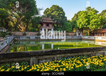 Khue Van Padiglione nel Tempio della Letteratura, alias Van Mieu, ad Hanoi, Vietnam Foto Stock