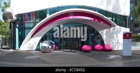 Berlino, Germania, 10 agosto 2025, area d'ingresso dell'ufficio di rappresentanza Telekom in Ebertstrasse Foto Stock