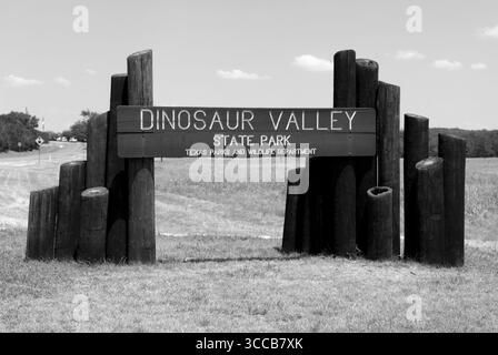 Insegna del parco statale di Dinosaur Valley a Glen Rose, Texas. STATI UNITI. Foto Stock